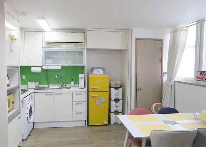 Daire Station Joey House