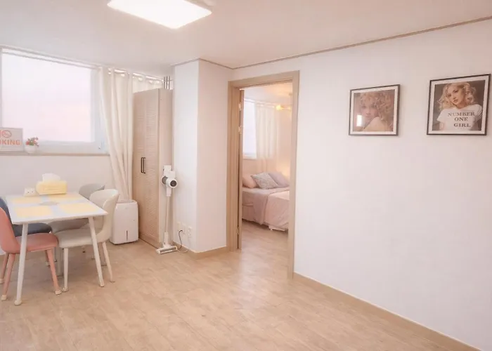 Apartament Station Joey House *